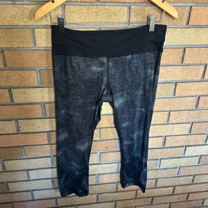Lululemon Leggings Gray Snake Scale Print Compression Crop Capri Pants Size 8